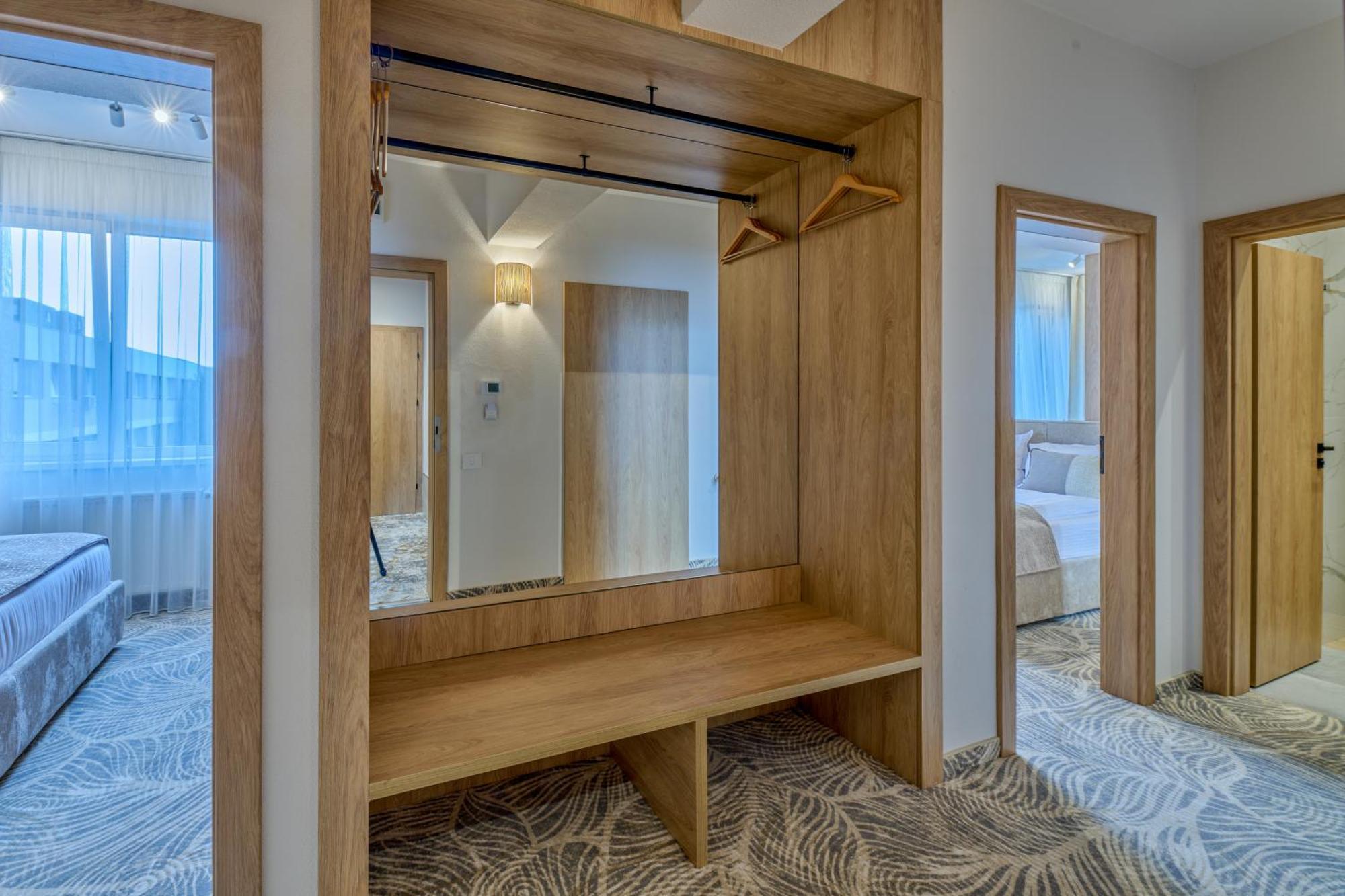 Hotel Serenity Timisoara Ngoại thất bức ảnh