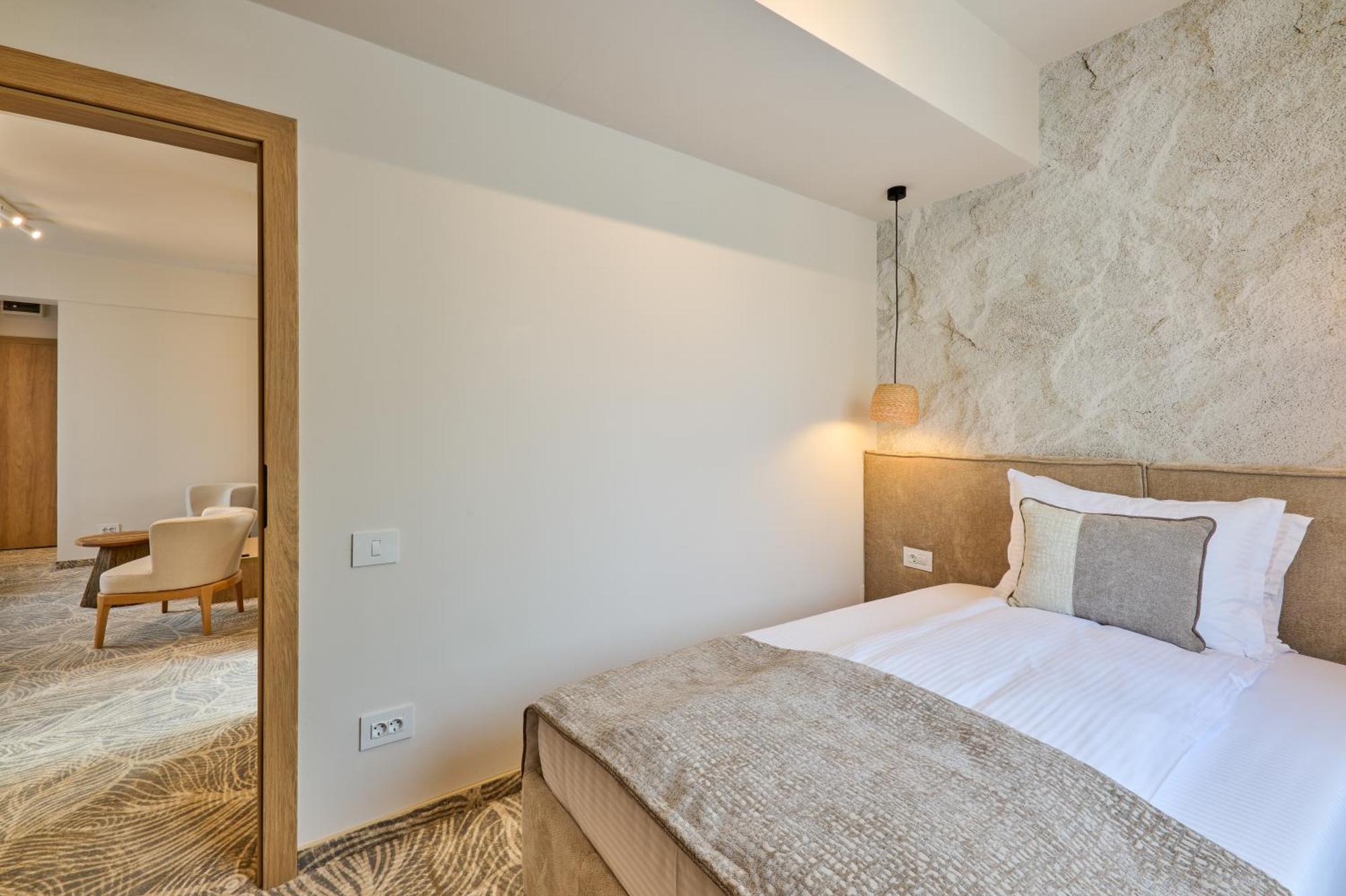 Hotel Serenity Timisoara Ngoại thất bức ảnh