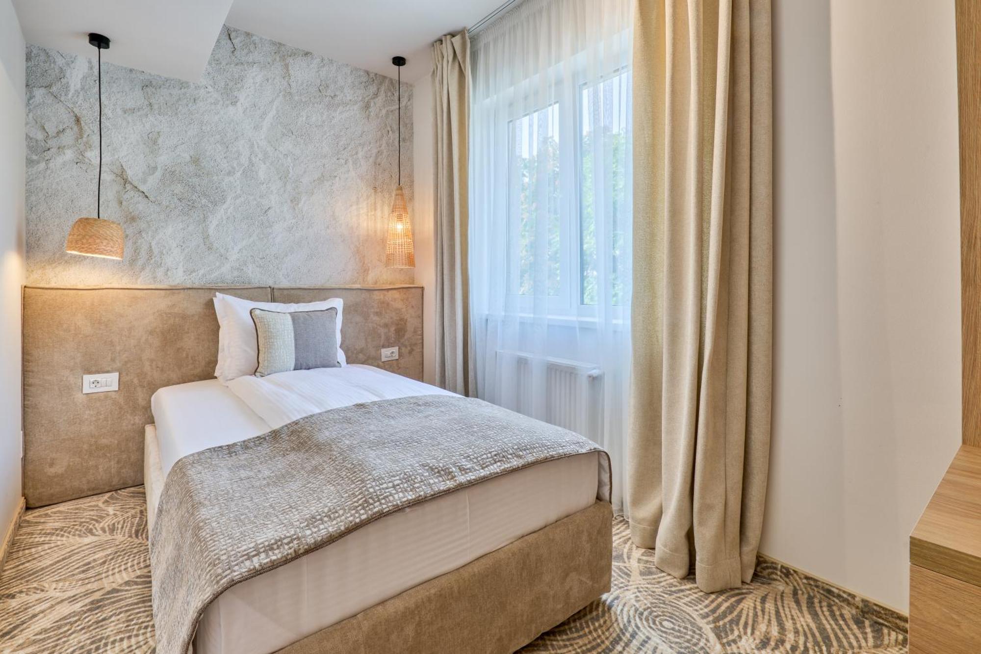 Hotel Serenity Timisoara Ngoại thất bức ảnh