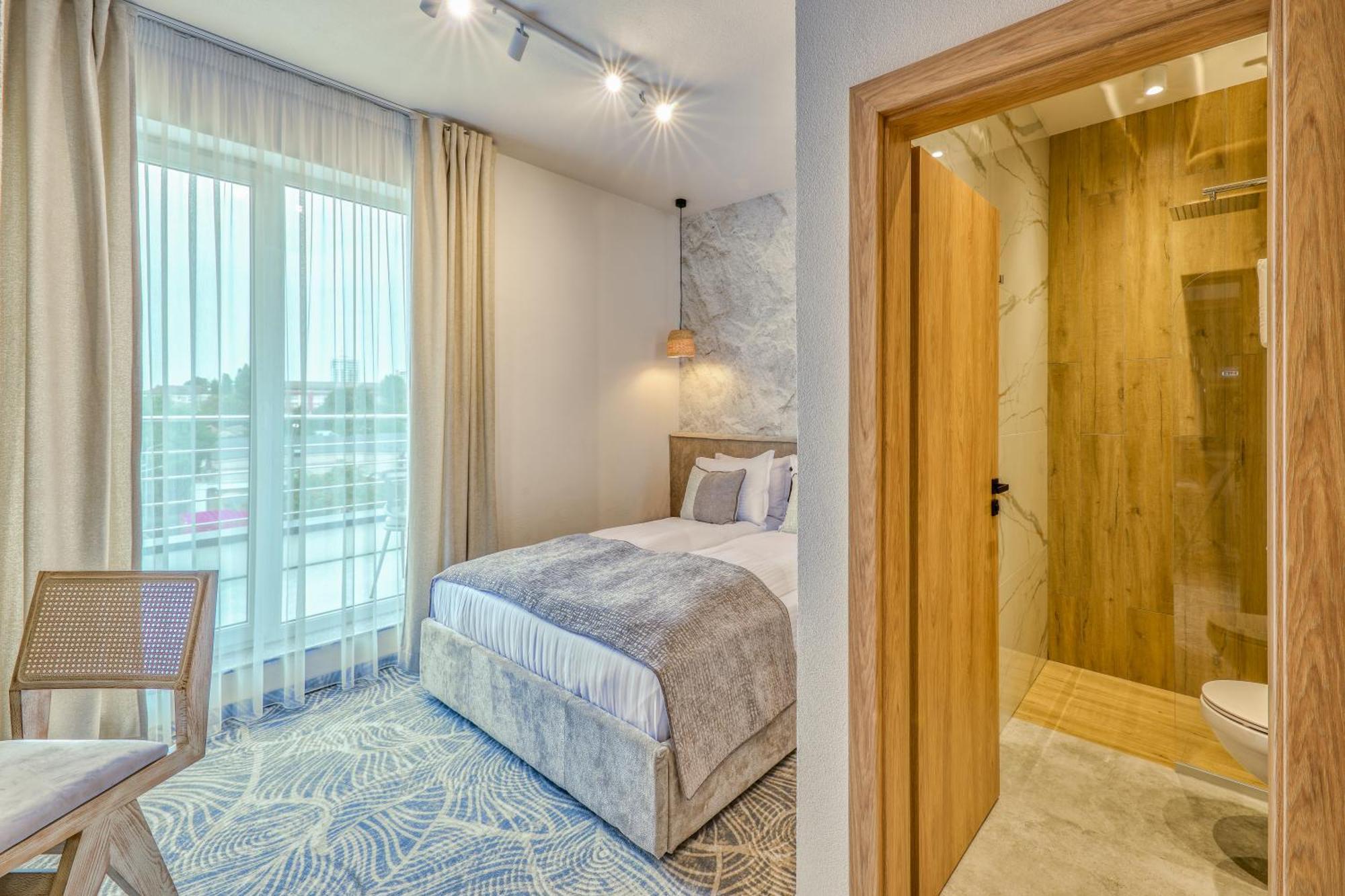 Hotel Serenity Timisoara Ngoại thất bức ảnh