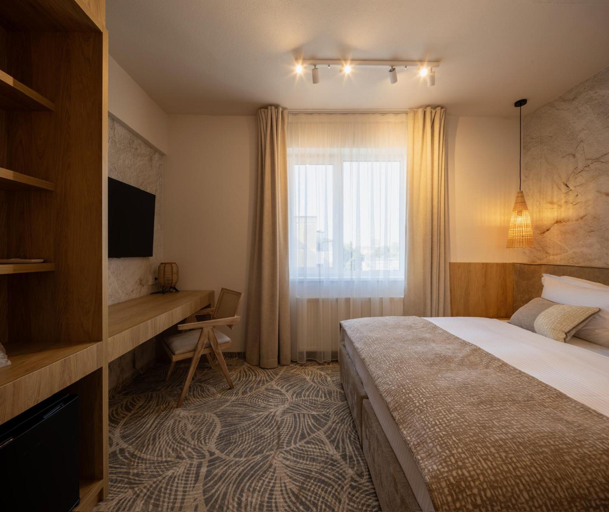 Hotel Serenity Timisoara Ngoại thất bức ảnh